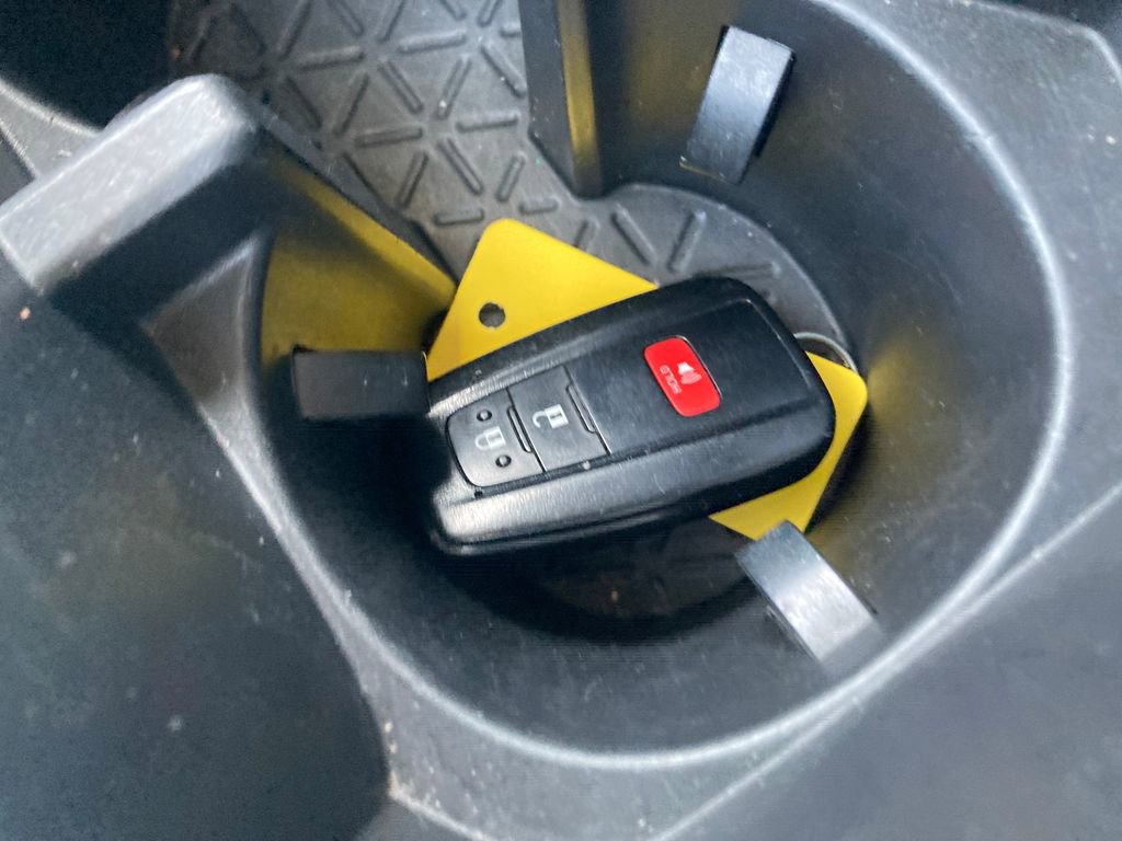 Used 2022 Toyota RAV4 XLE image 38