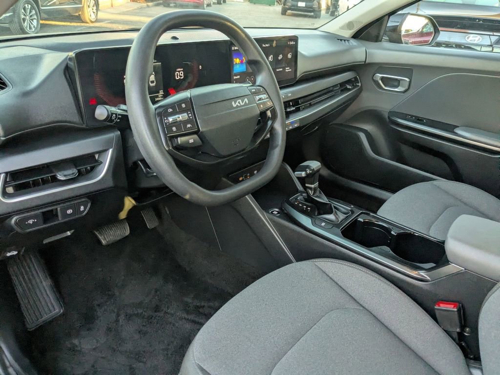 Used 2025 Kia K4 LXS image 13