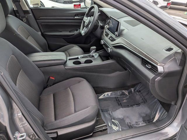 Used 2025 Nissan Altima 2.5 SV image 5