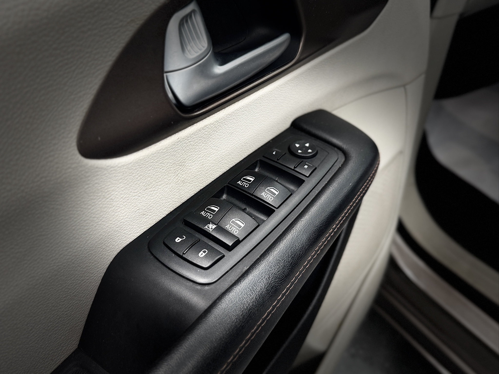 Used 2017 Chrysler Pacifica Touring-L Plus FWD image 15