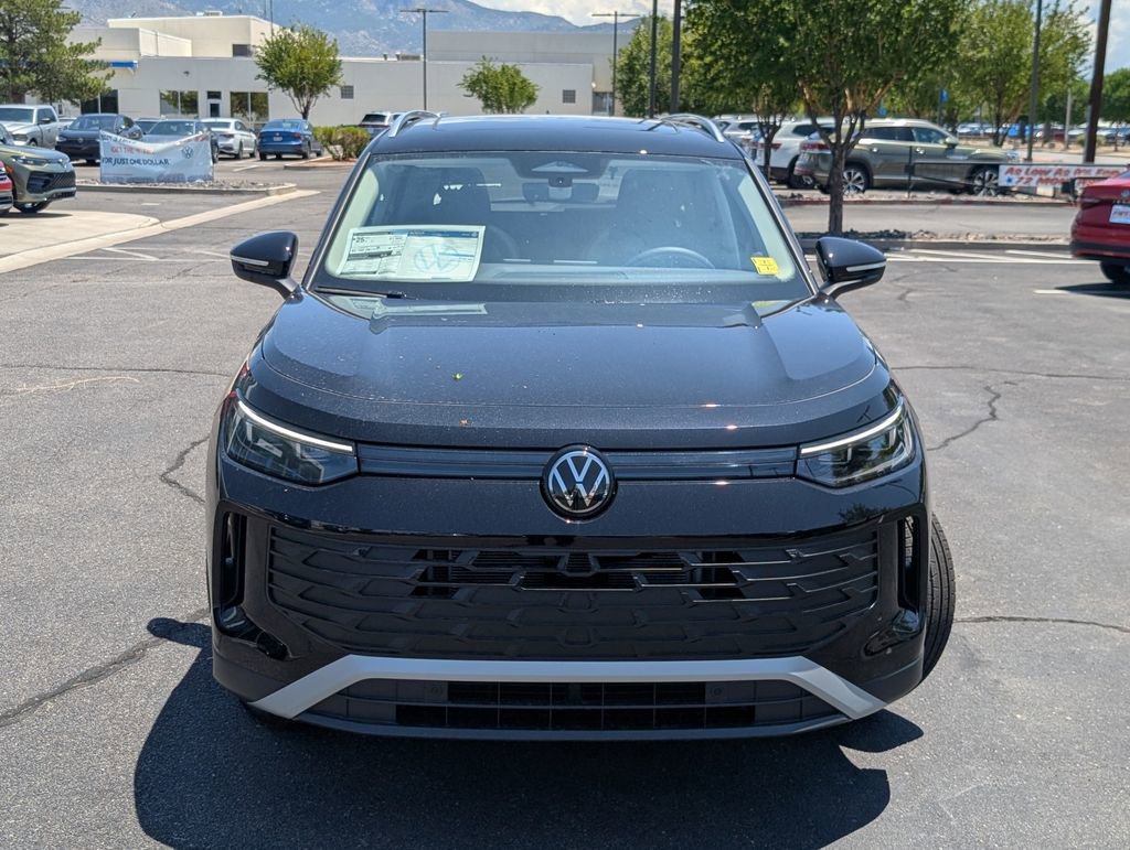 New 2025 Volkswagen Tiguan SE image 3