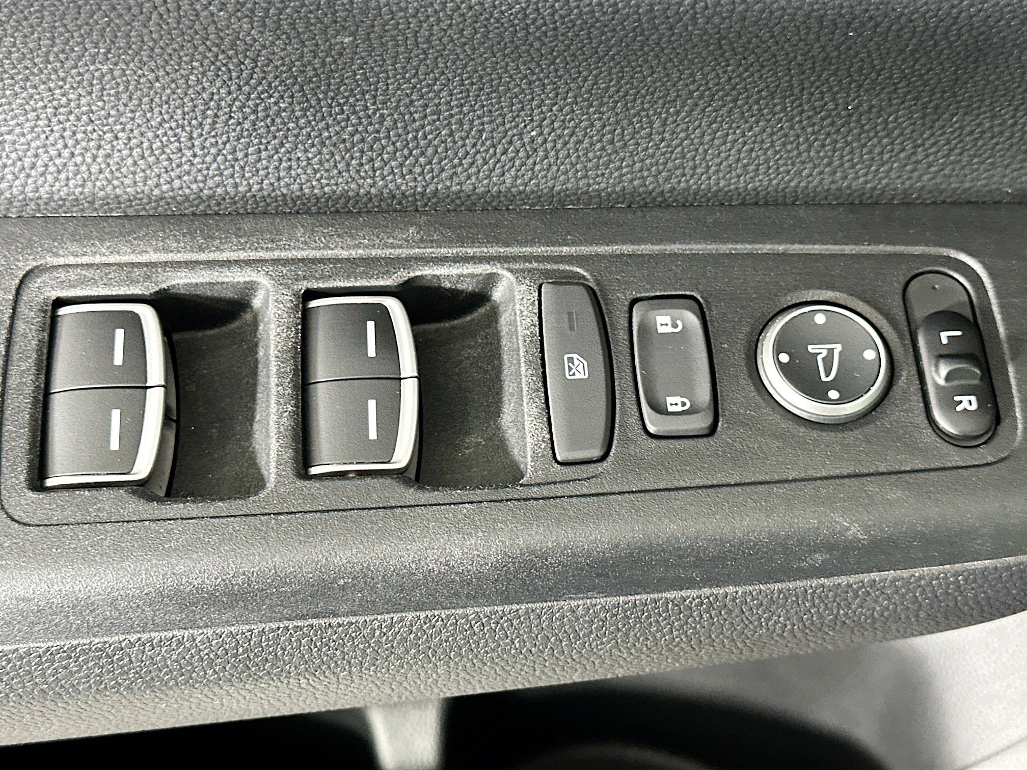 Used 2025 Honda CR-V EX-L image 15