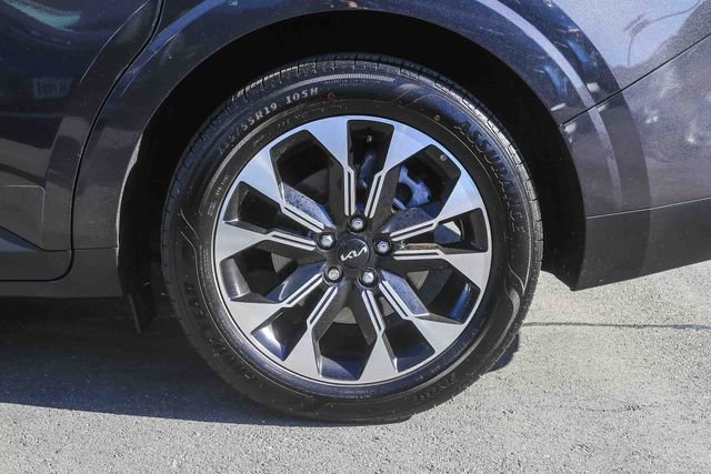 Certified 2024 Kia Carnival EX image 10