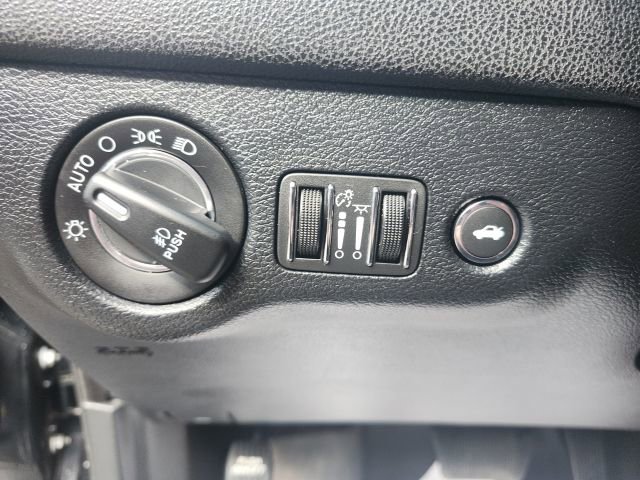 Used 2018 Chrysler 300 S image 21