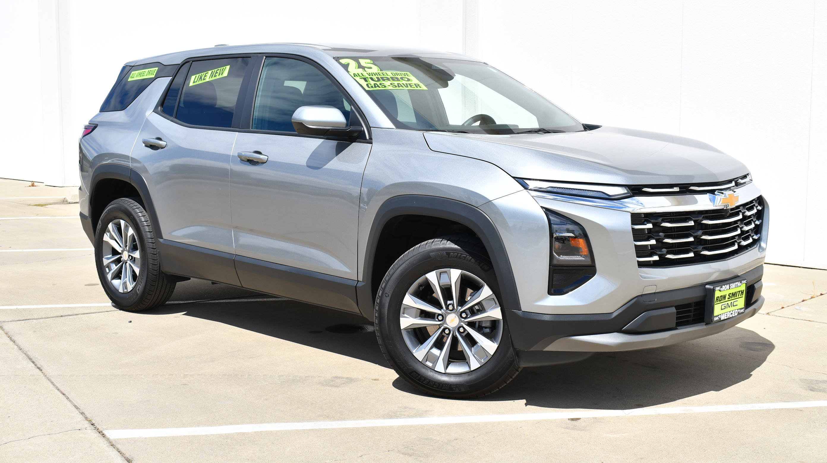 Used 2025 Chevrolet Equinox LT AWD/4WD image 2