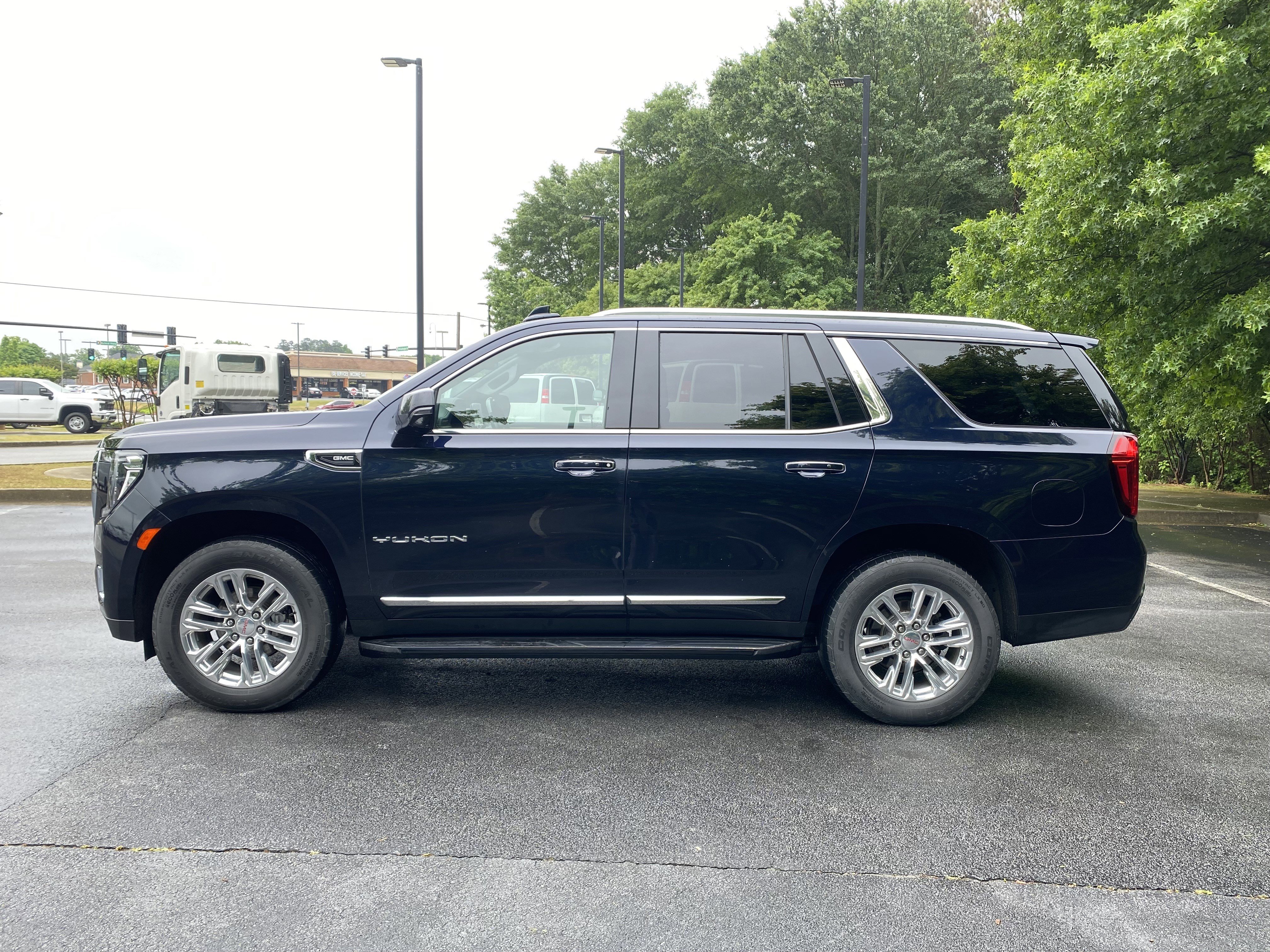 Used 2021 GMC Yukon SLT w/ SLT Premium Package AWD/4WD image 6
