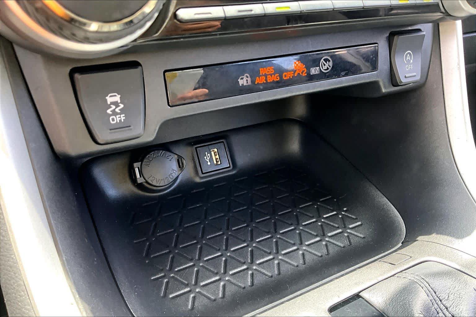 Used 2023 Toyota RAV4 XLE FWD image 31