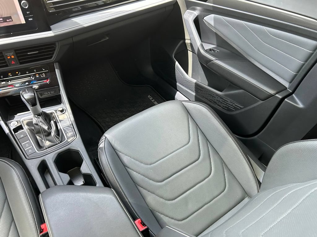 Used 2025 Volkswagen Jetta SEL FWD image 11