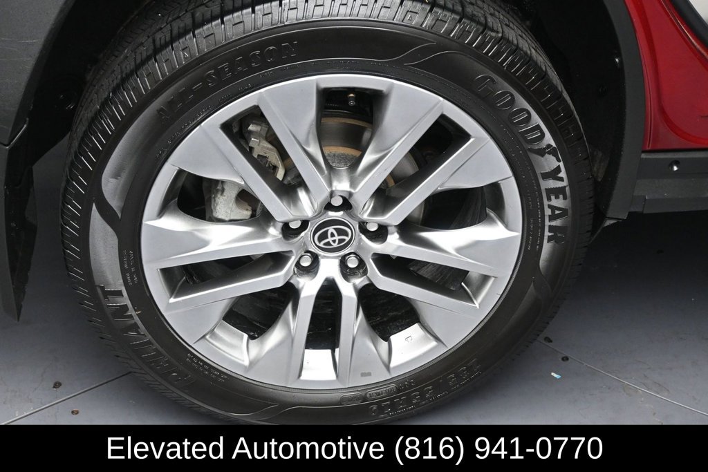Used 2023 Toyota RAV4 XLE Premium AWD/4WD image 5