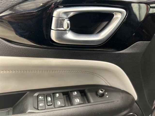 Used 2023 Jeep Compass Limited w/ Sun and Sound Group AWD/4WD image 22