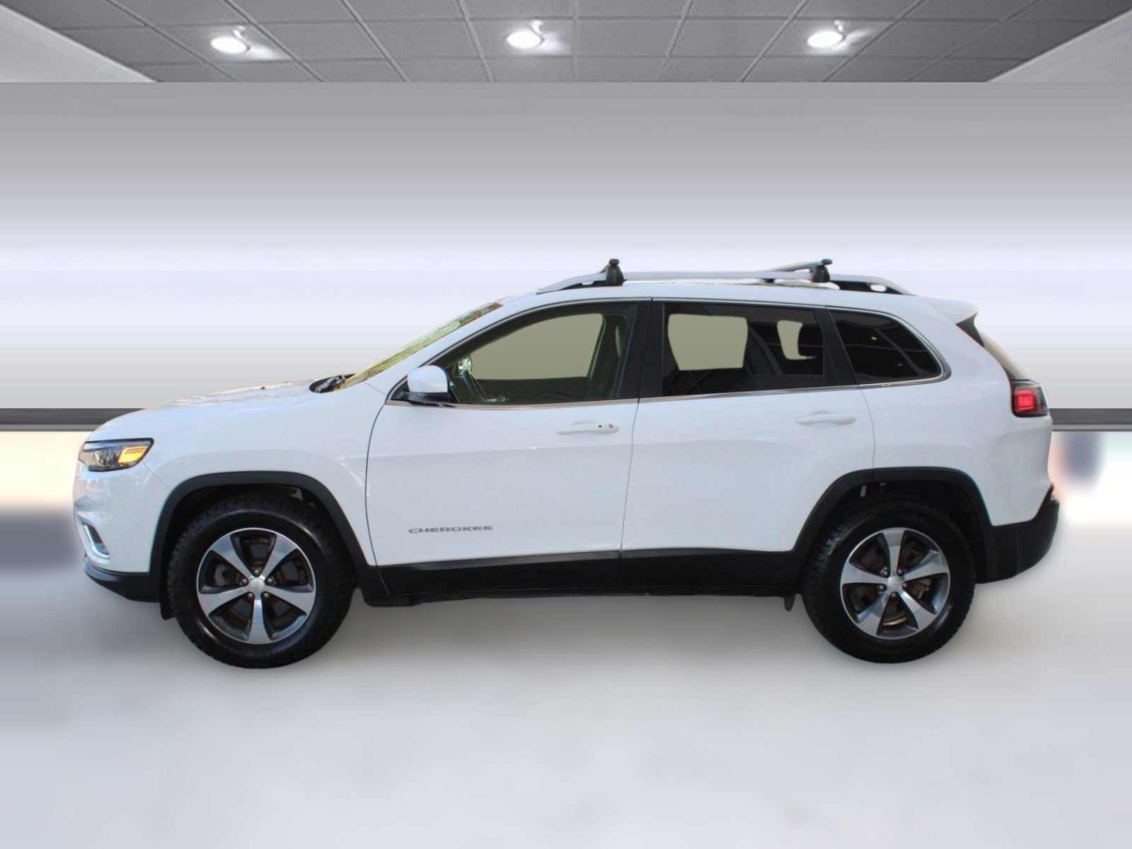 Used 2019 Jeep Cherokee Limited w/ Trailer Tow Group image 2