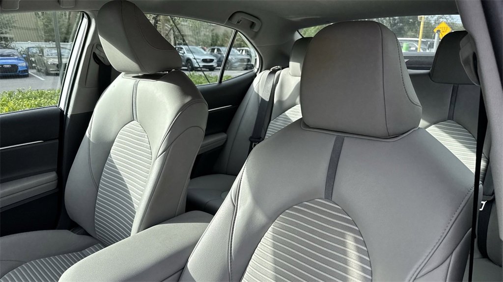 Used 2020 Toyota Camry SE image 43
