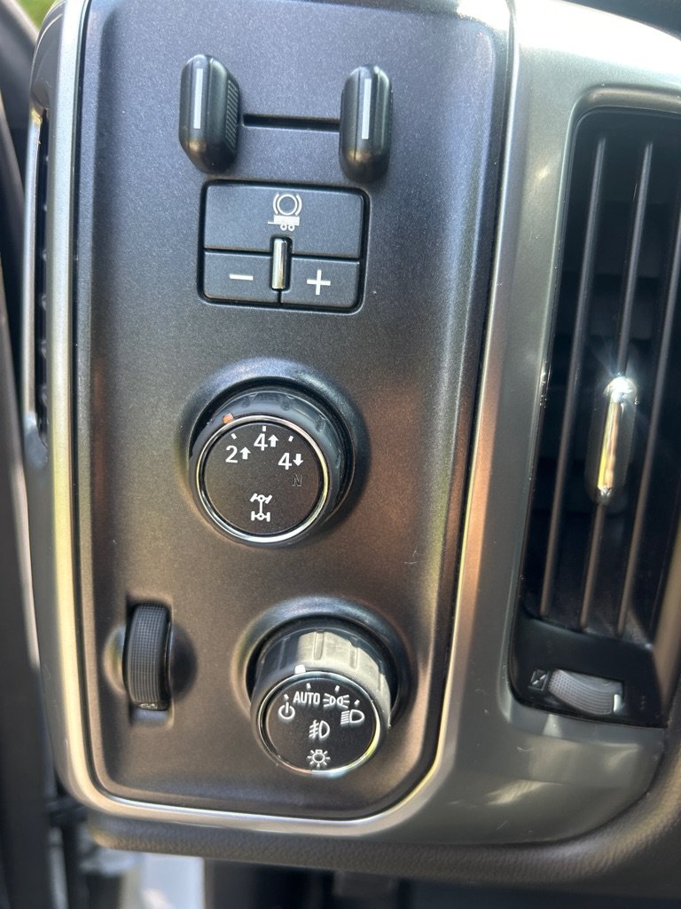 Used 2015 Chevrolet Silverado 2500 LT AWD/4WD image 16