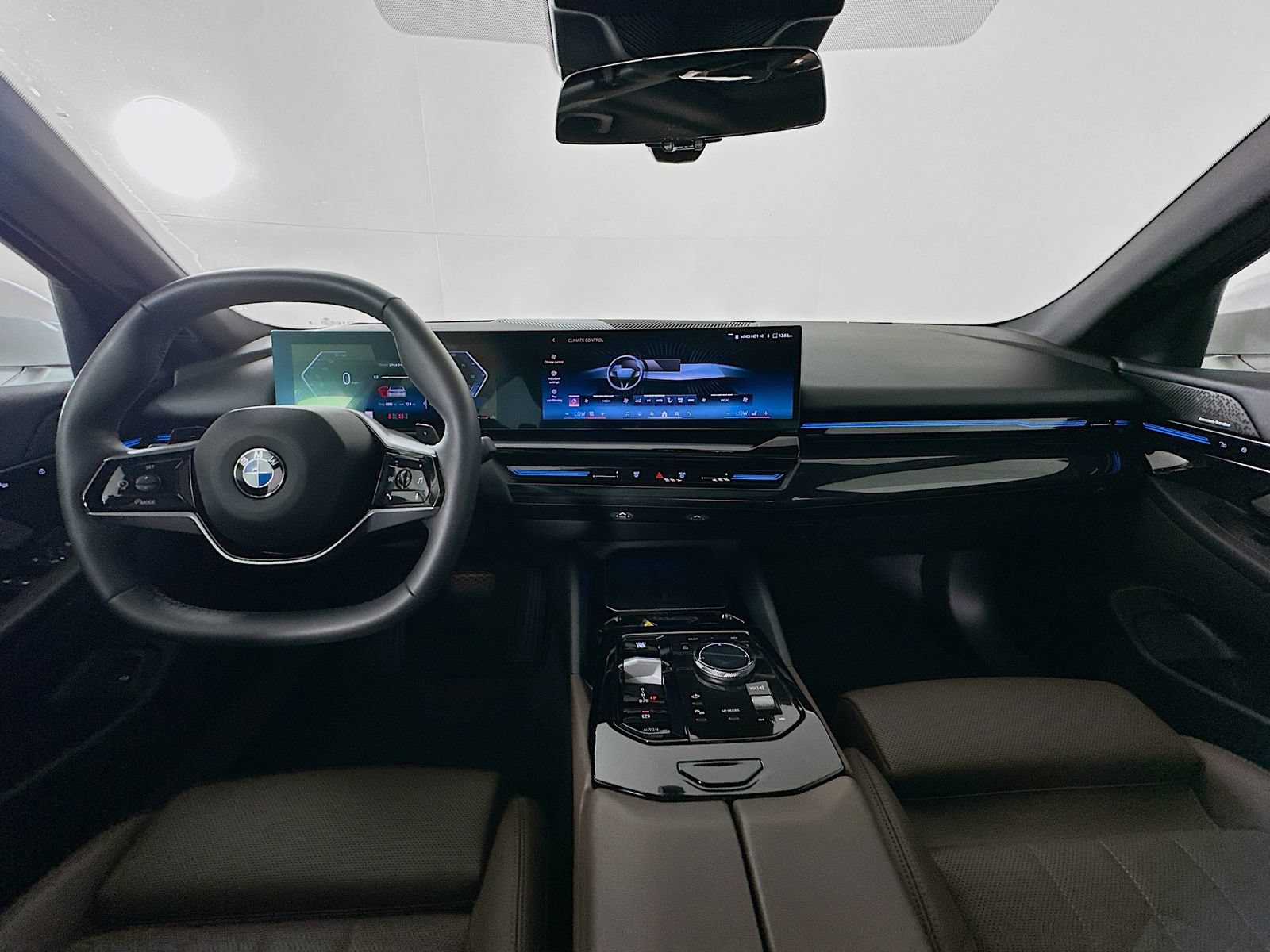 Used 2025 BMW 530i xDrive w/ Premium Package AWD/4WD image 14