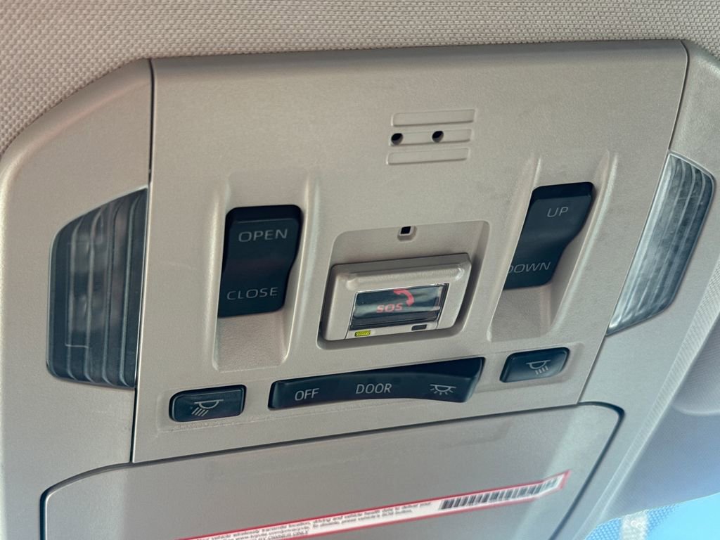 Used 2022 Toyota Highlander XLE AWD/4WD image 34