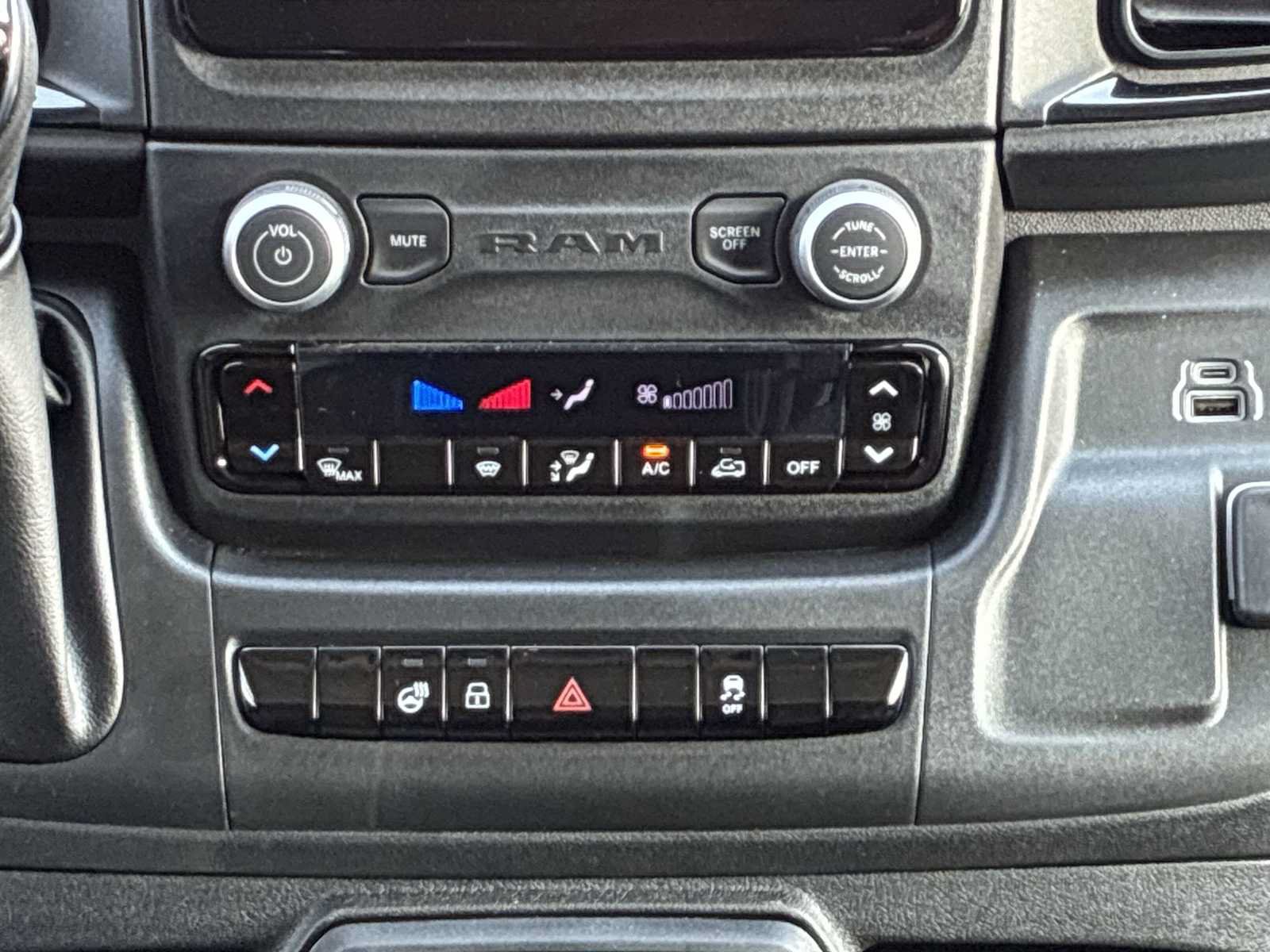 New 2026 RAM ProMaster 3500 w/ Cold Weather Group FWD image 16