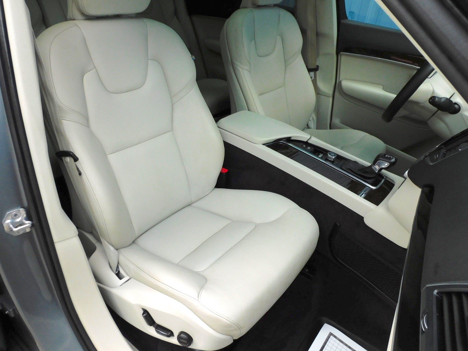 Used 2019 Volvo XC90 T6 Momentum w/ Advanced Package AWD/4WD image 21