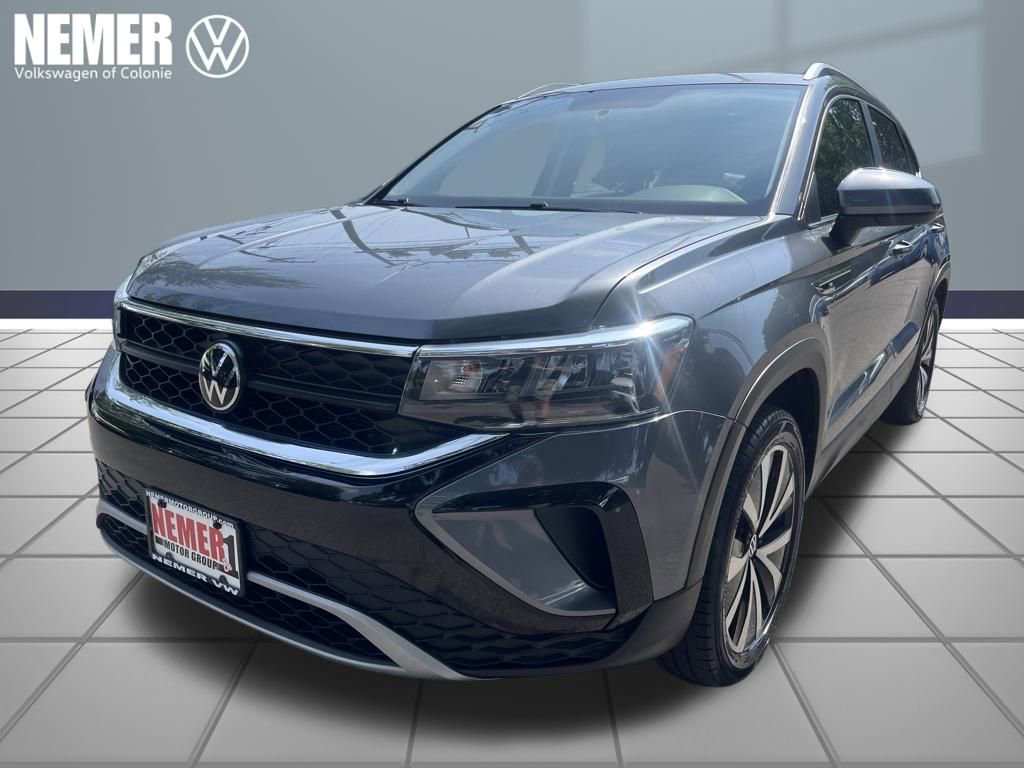 Certified 2022 Volkswagen Taos SE w/ Panoramic Sunroof Package