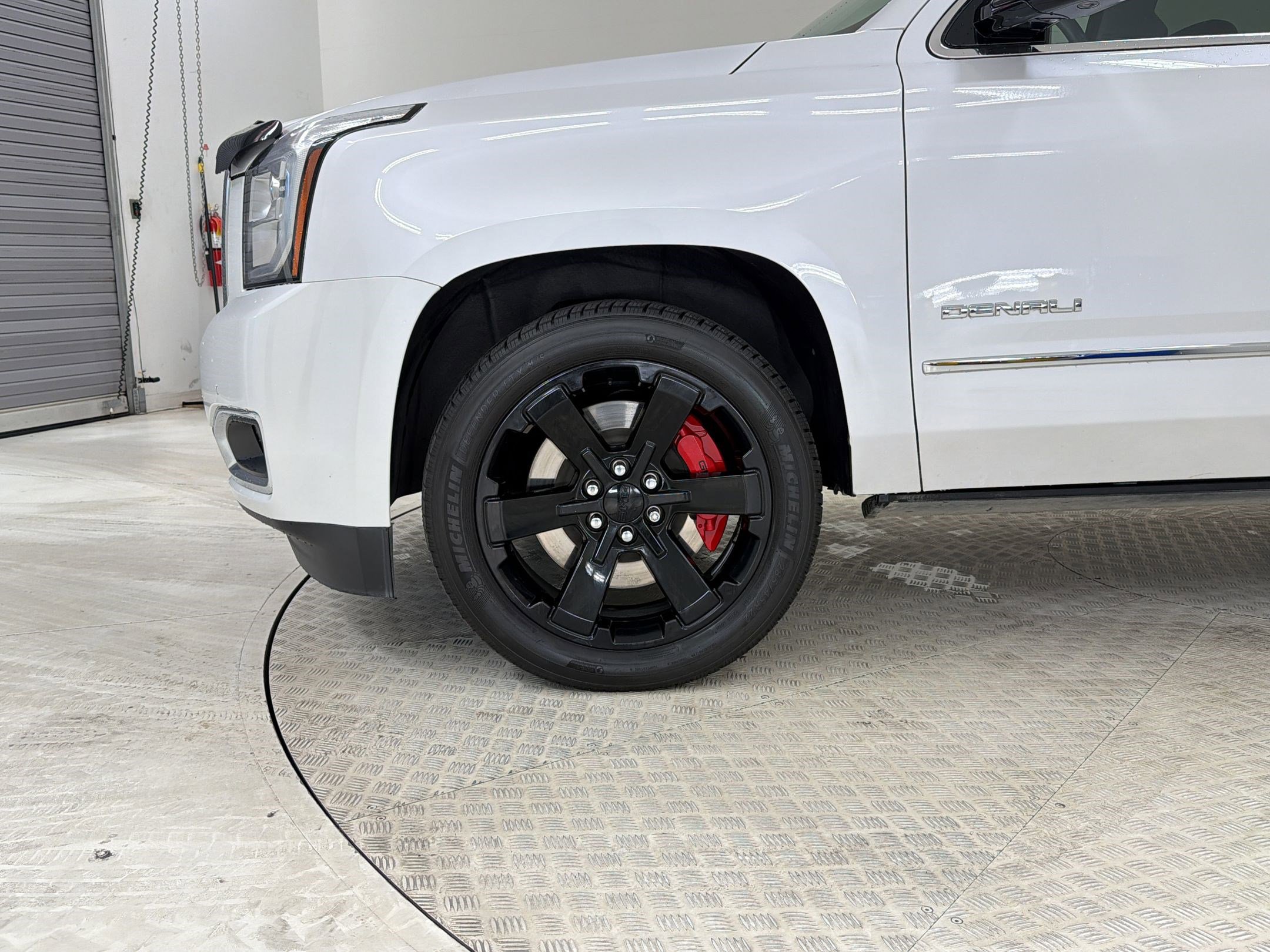 Used 2017 GMC Yukon Denali w/ Open Road Package RWD image 12