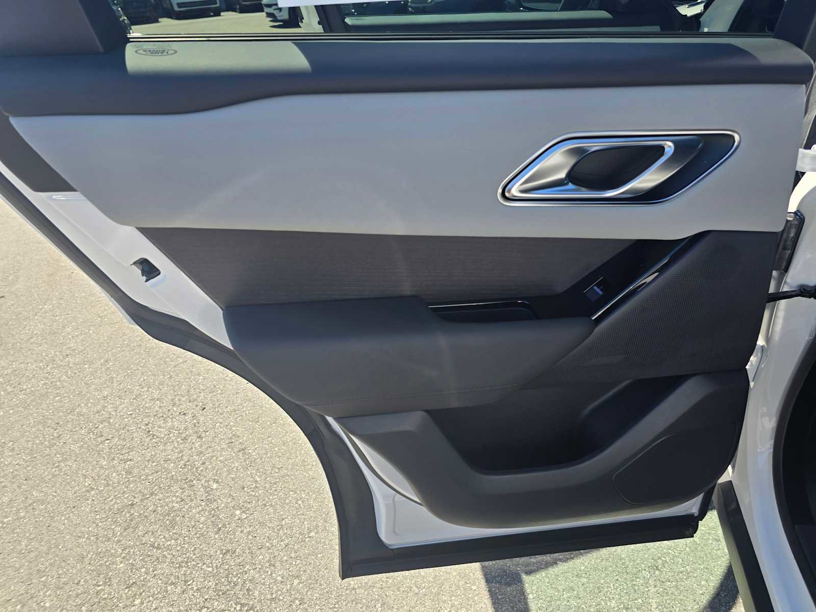 New 2026 Land Rover Range Rover Velar Dynamic SE image 18