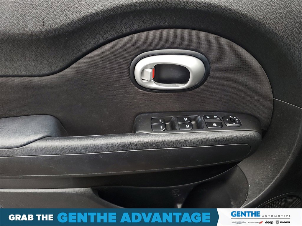Used 2015 Kia Soul + image 11