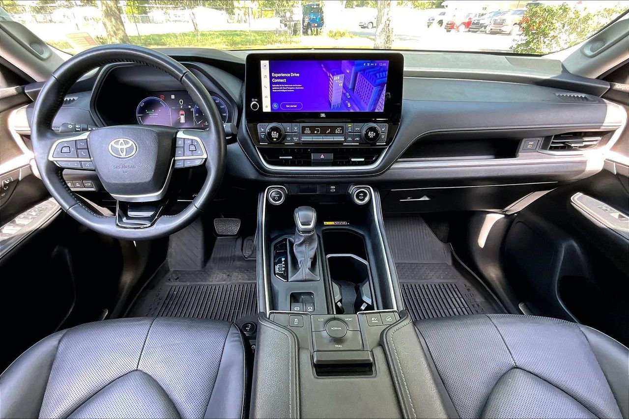 Used 2024 Toyota Grand Highlander Limited image 7