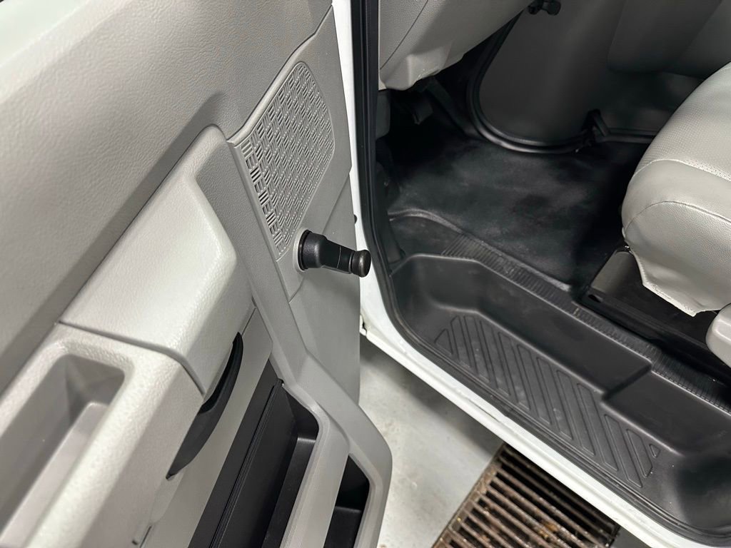 Used 2024 Ford E-350 and Econoline 350 Super Duty image 9
