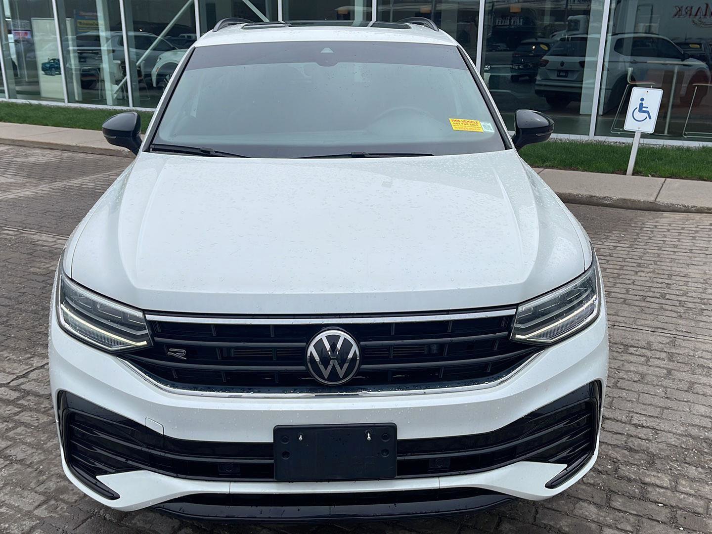 Used 2024 Volkswagen Tiguan SE R-Line AWD/4WD image 2