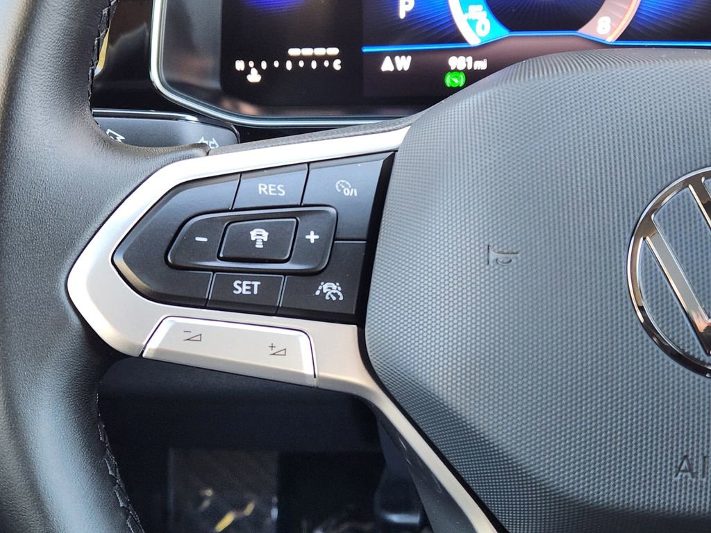 Certified 2025 Volkswagen Jetta SE w/ Sunroof Package image 18