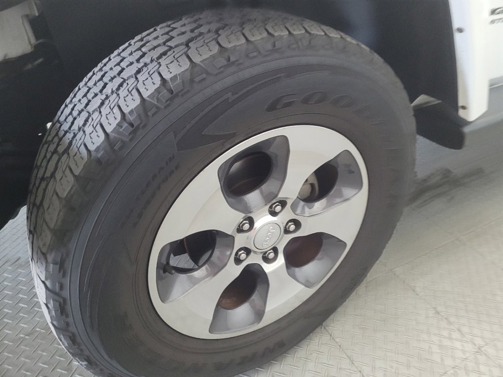 Used 2017 Jeep Wrangler Unlimited Sahara image 31