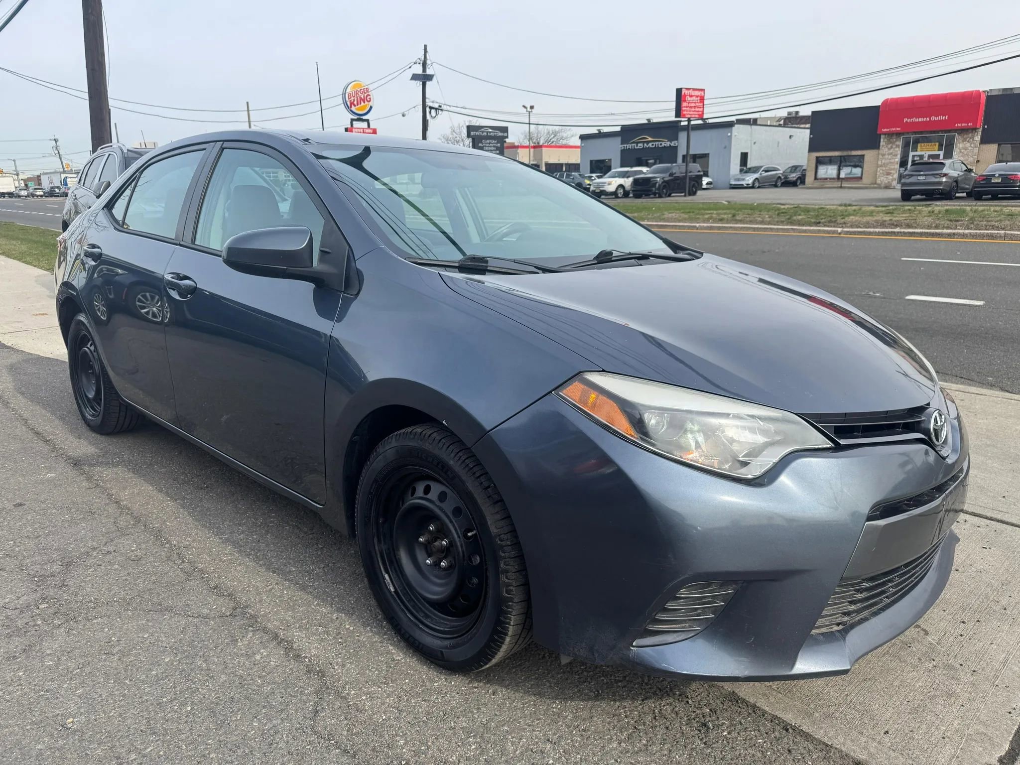Used 2016 Toyota Corolla LE FWD image 3