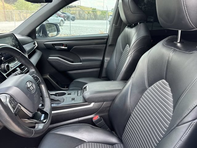 Used 2021 Toyota Highlander XSE FWD image 5