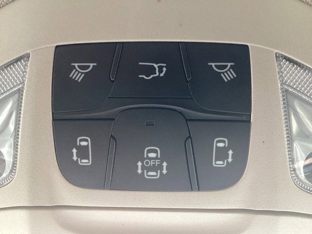 Used 2022 Chrysler Voyager LX image 26