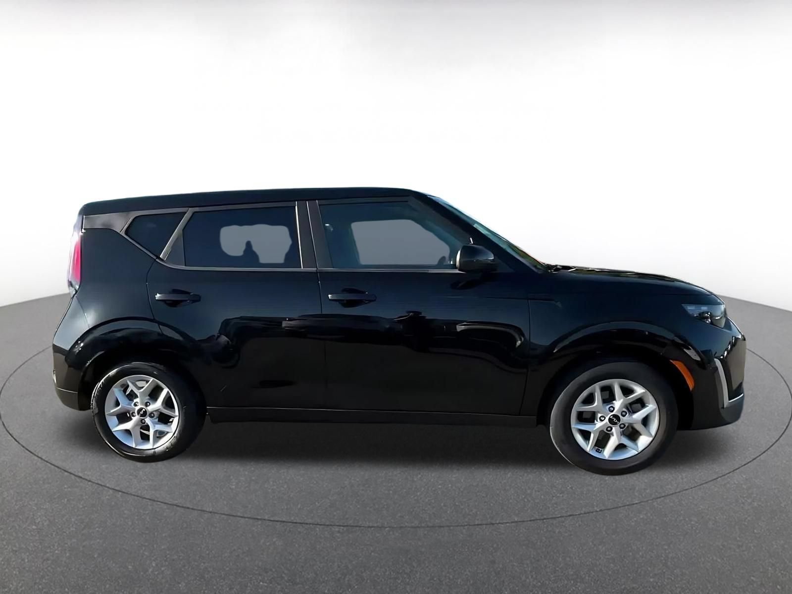 Used 2025 Kia Soul LX w/ LX Technology Package FWD image 25