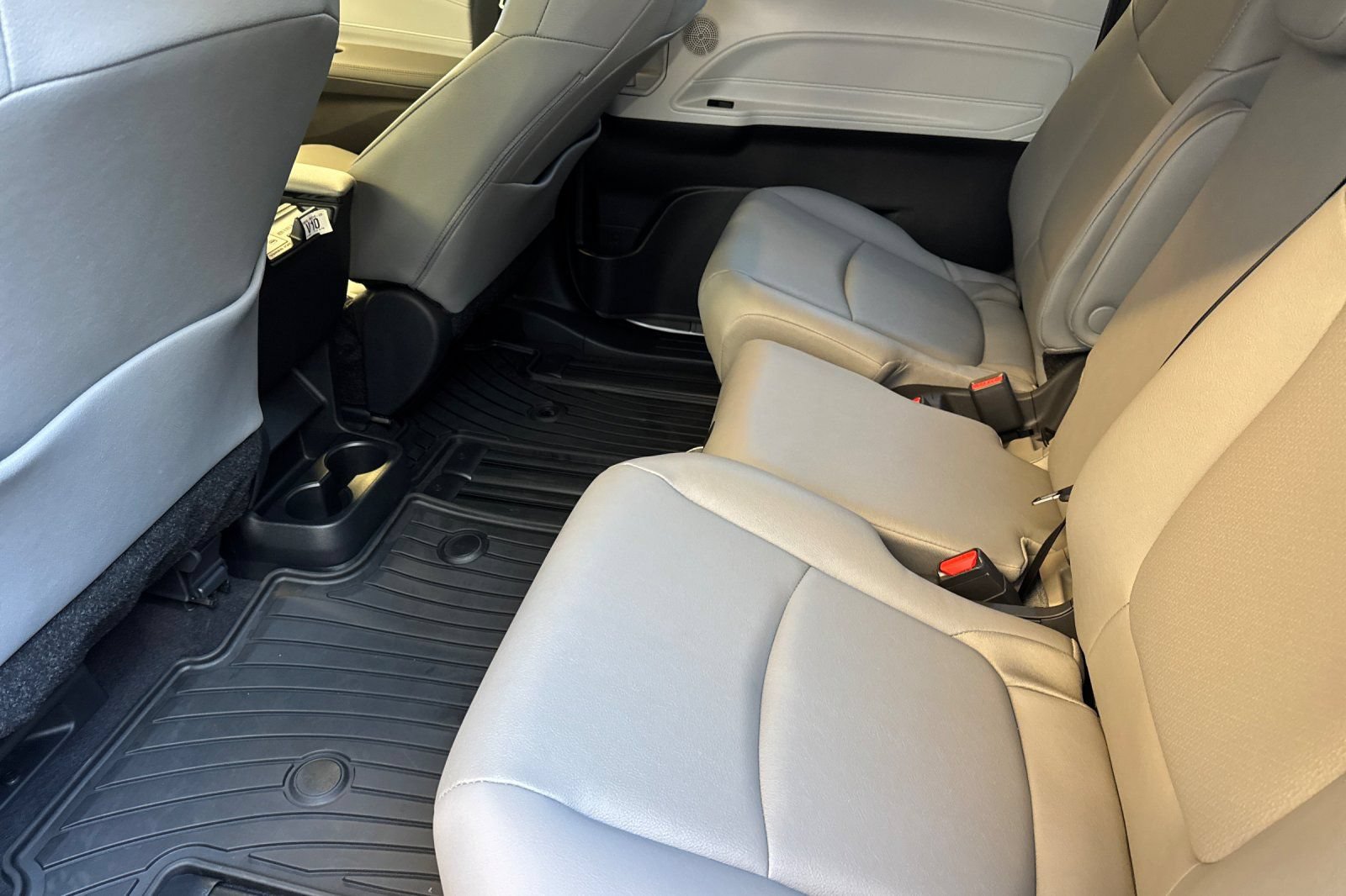 Used 2026 Toyota Sienna XLE FWD image 16