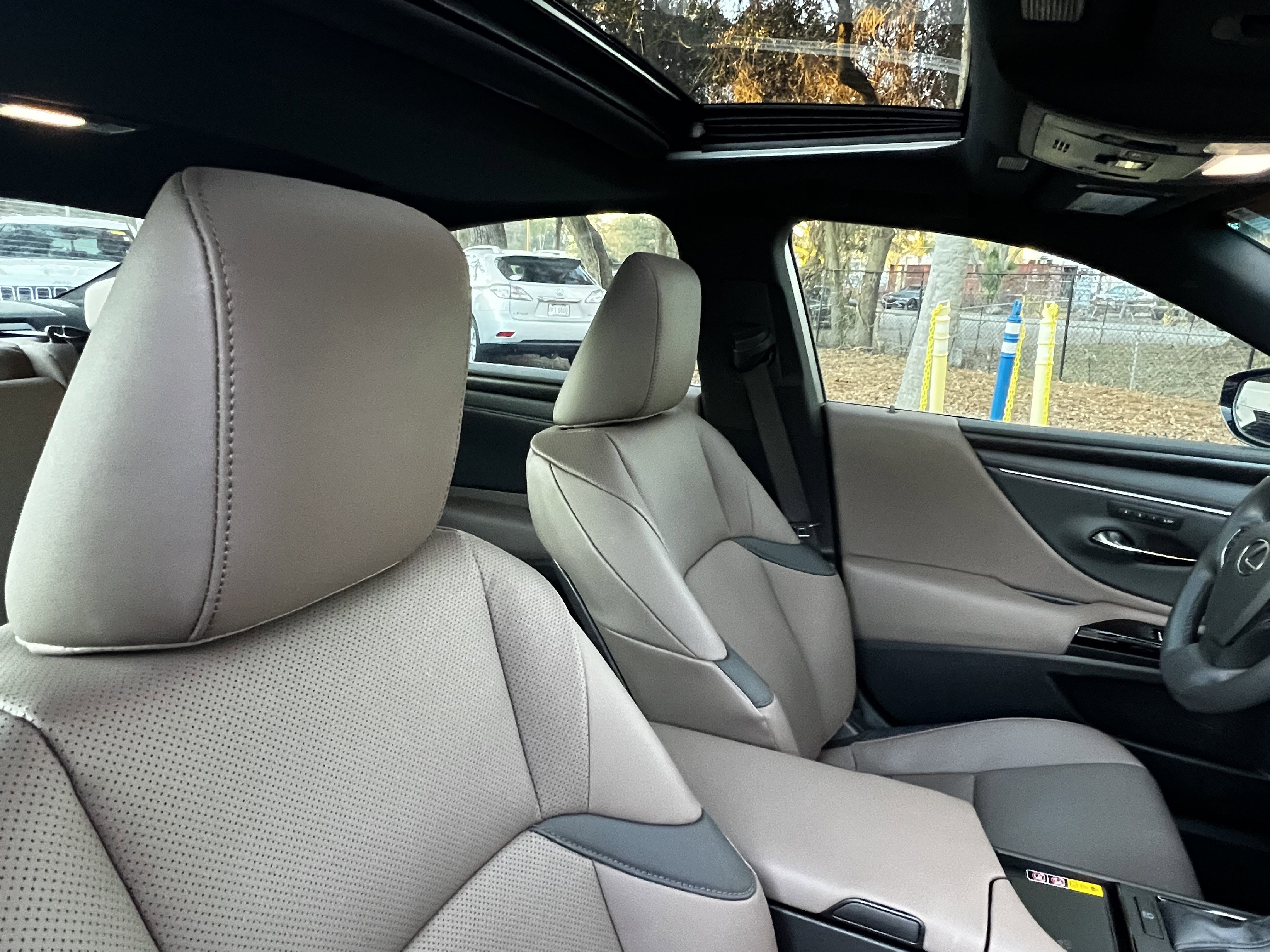 Used 2024 Lexus ES 350 w/ Premium Package image 45