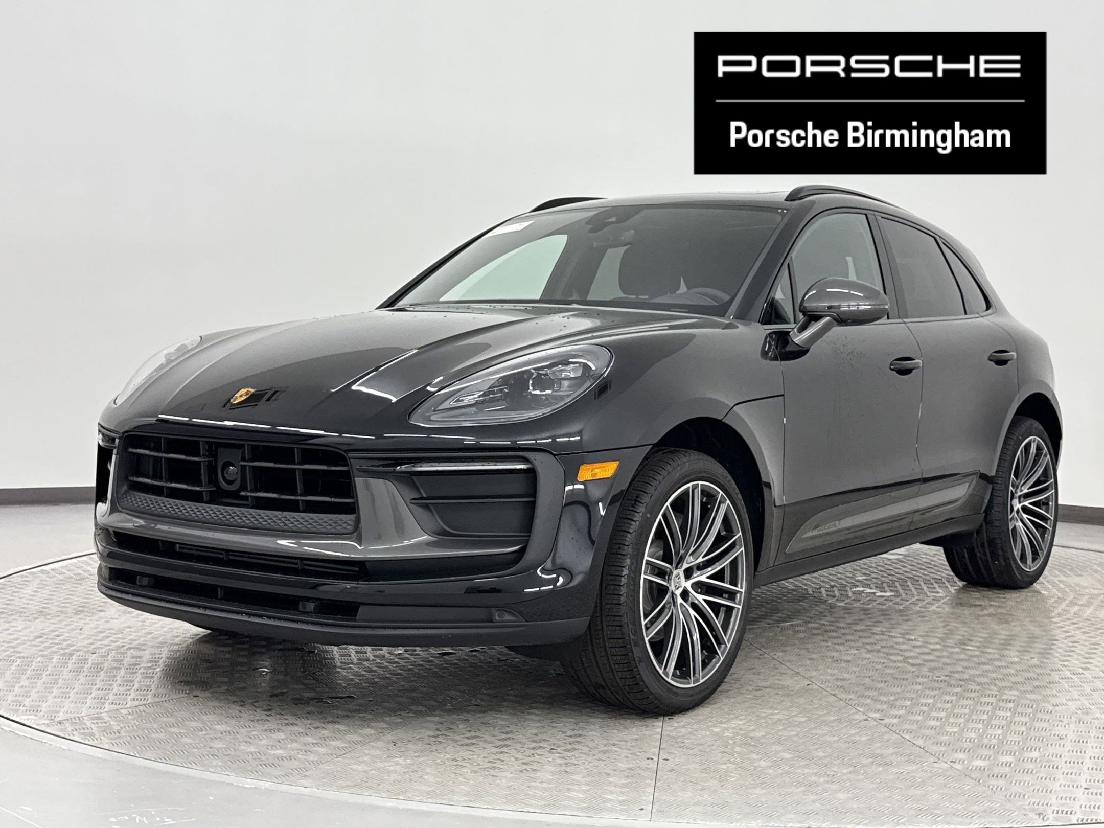 Used 2025 Porsche Macan Turbo image 1