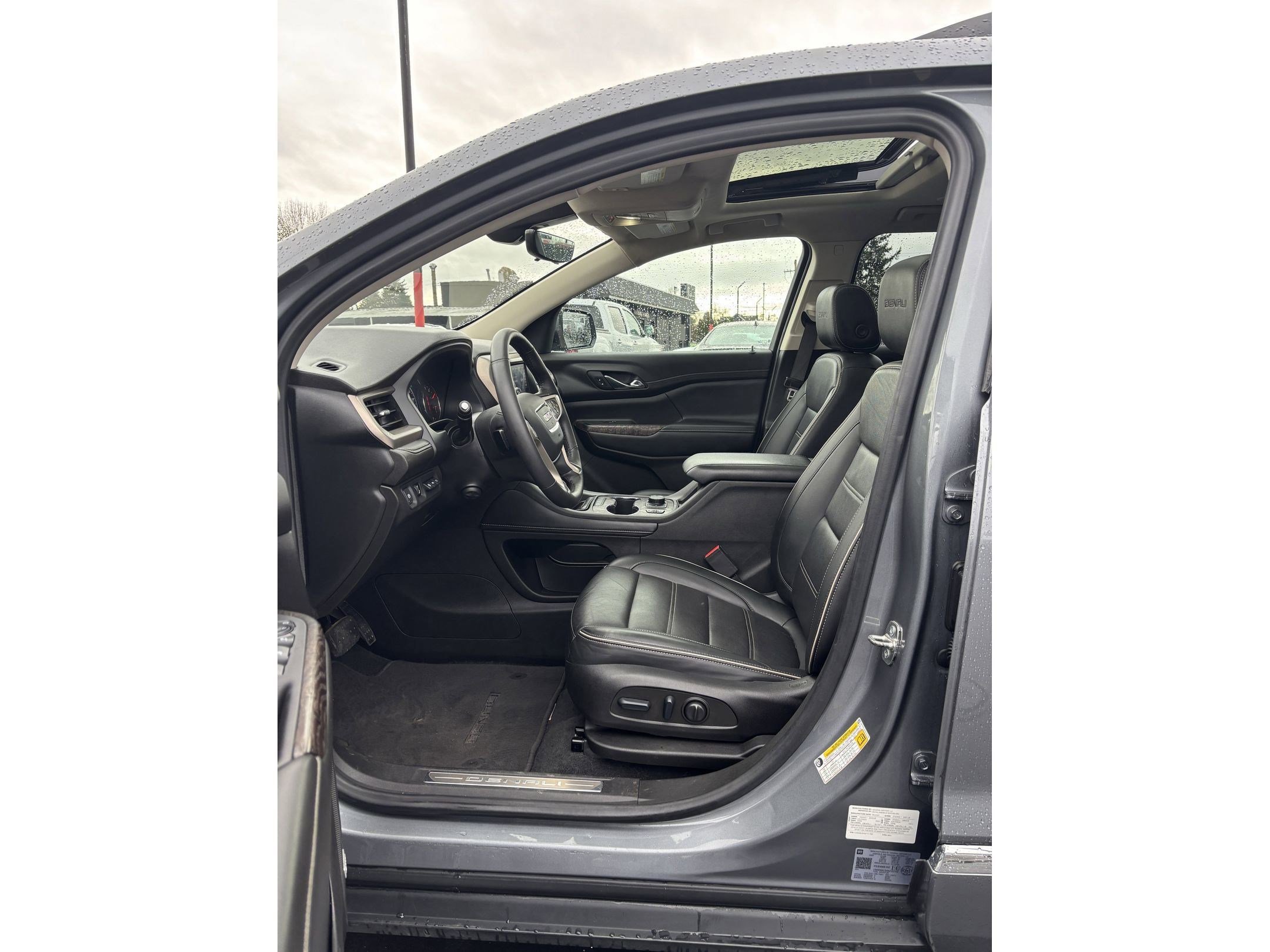 Used 2022 GMC Acadia Denali image 23