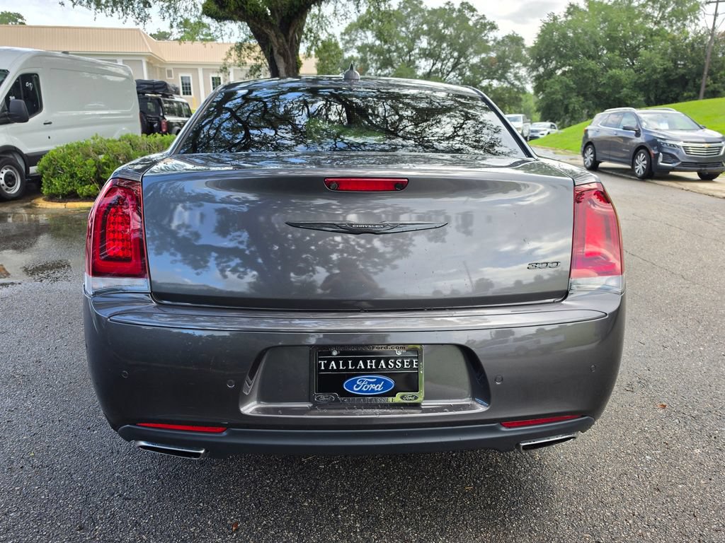 Used 2022 Chrysler 300 Touring L RWD image 3