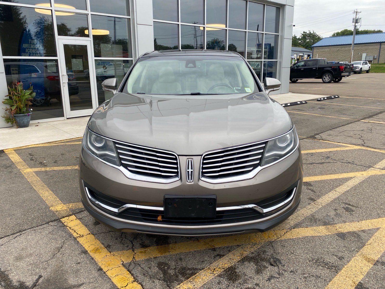 Used 2017 Lincoln MKX Reserve w/ Lincoln MKX Climate Package AWD/4WD image 9