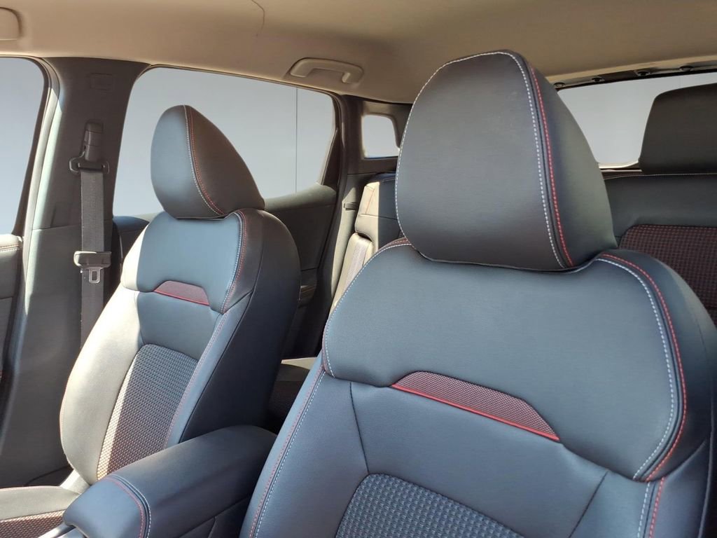 Used 2025 Nissan Kicks SR image 17