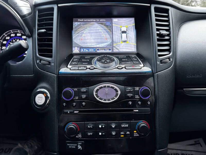 Used 2015 INFINITI QX70 AWD w/ Premium Package image 16