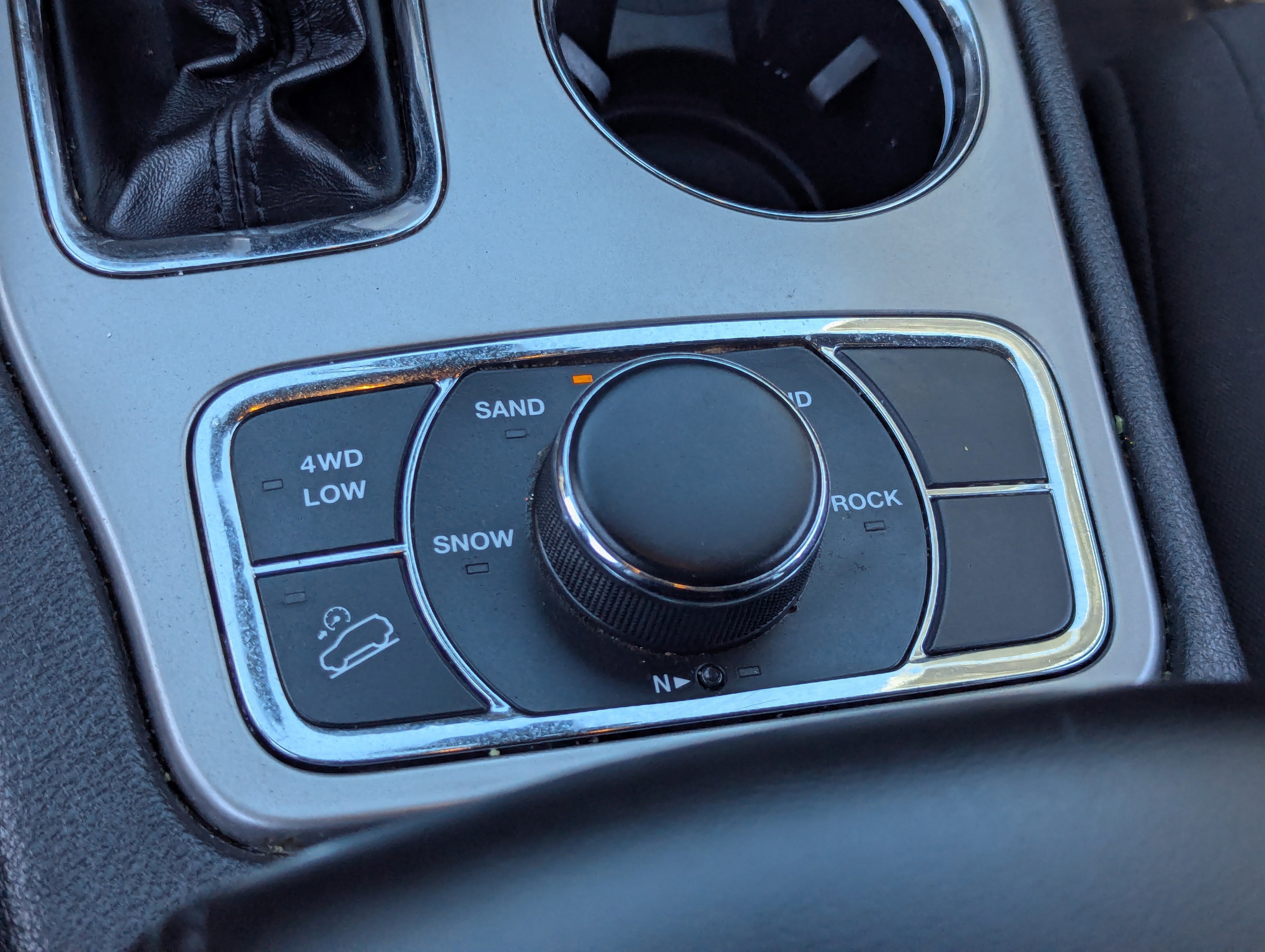 Used 2021 Jeep Grand Cherokee Laredo AWD/4WD image 26