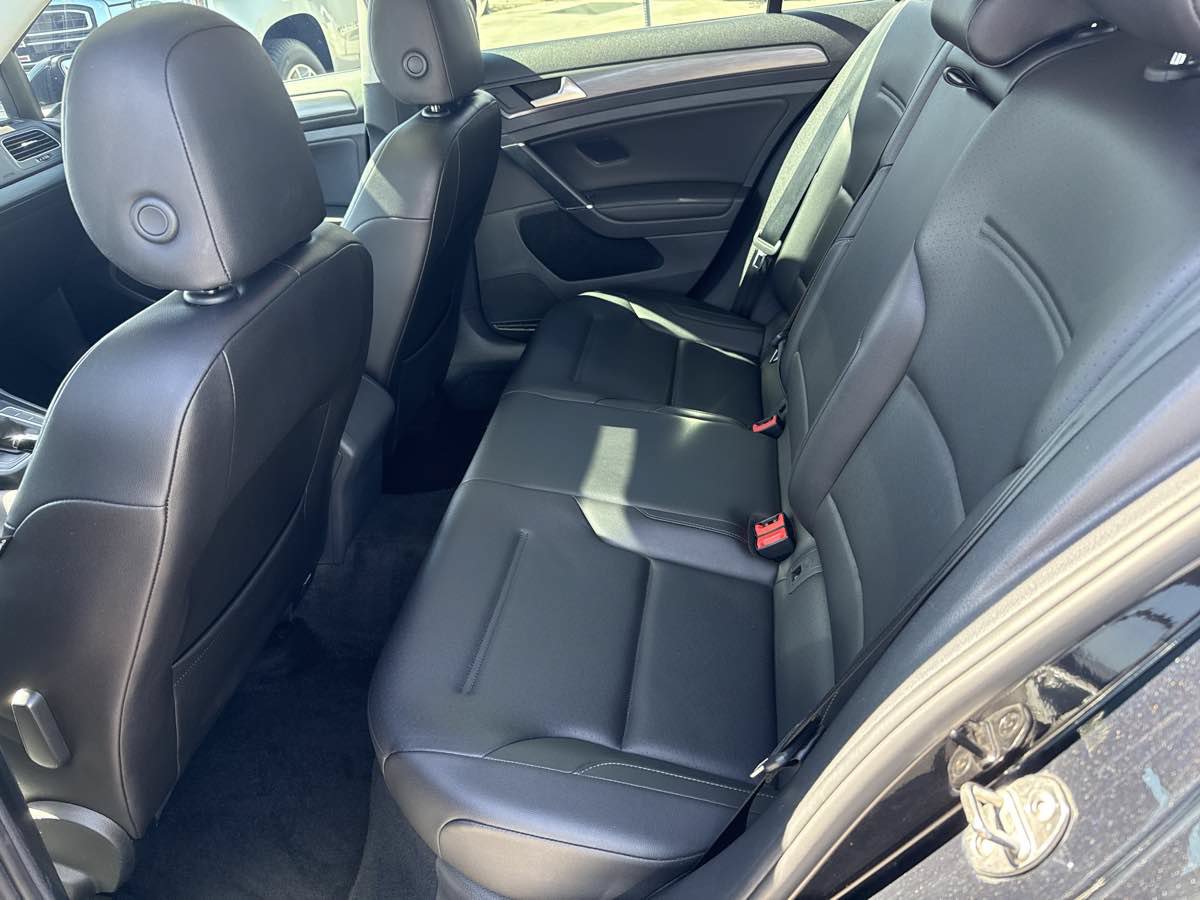 Used 2020 Volkswagen Golf 4-Door FWD image 14