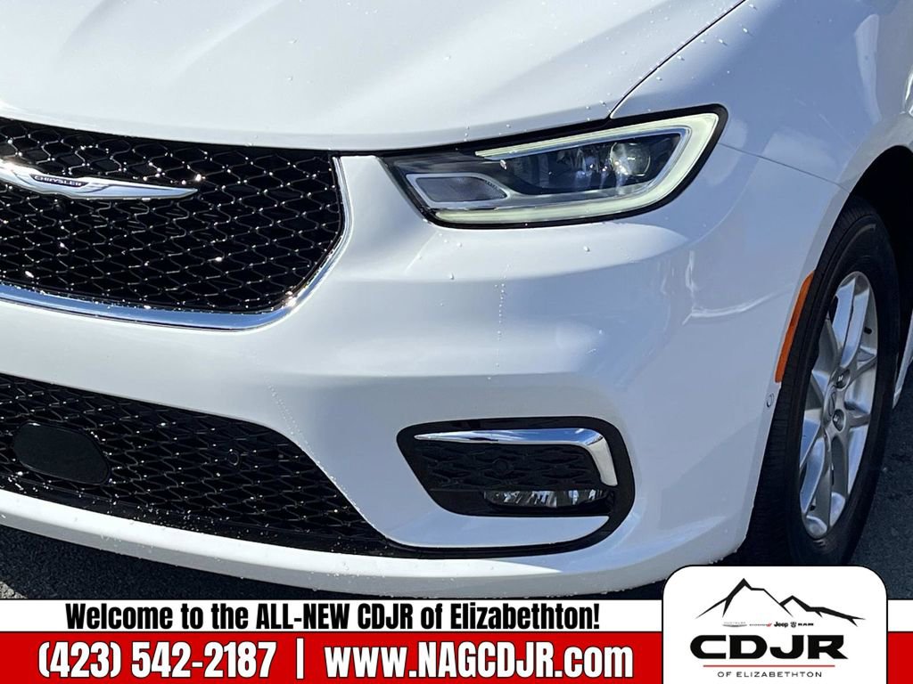 New 2026 Chrysler Pacifica Select image 10