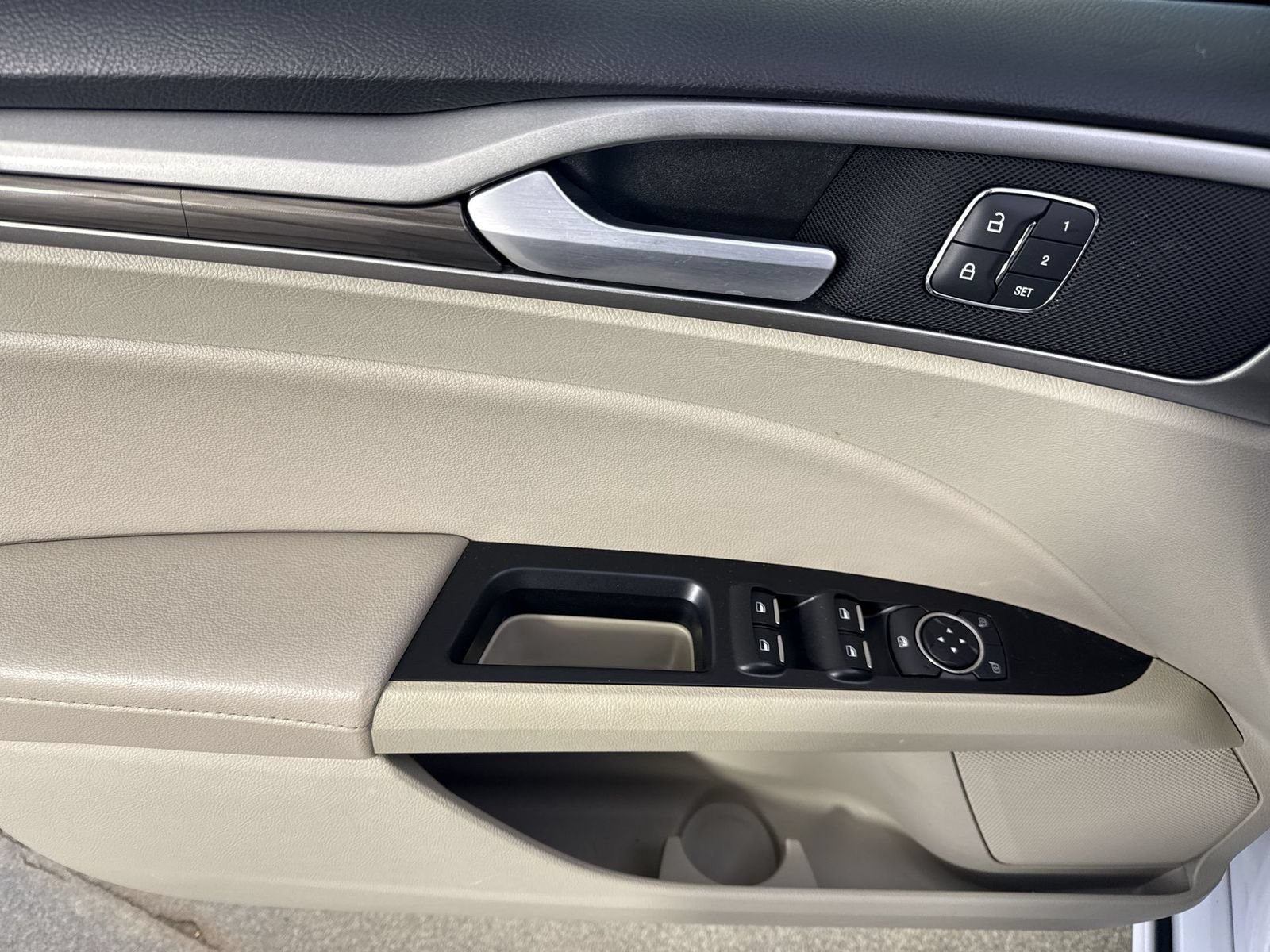 Used 2020 Ford Fusion SEL FWD image 19