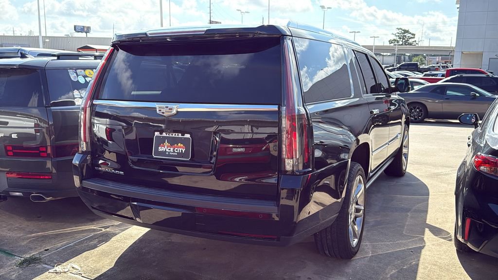 Used 2017 Cadillac Escalade ESV Premium Luxury RWD image 3