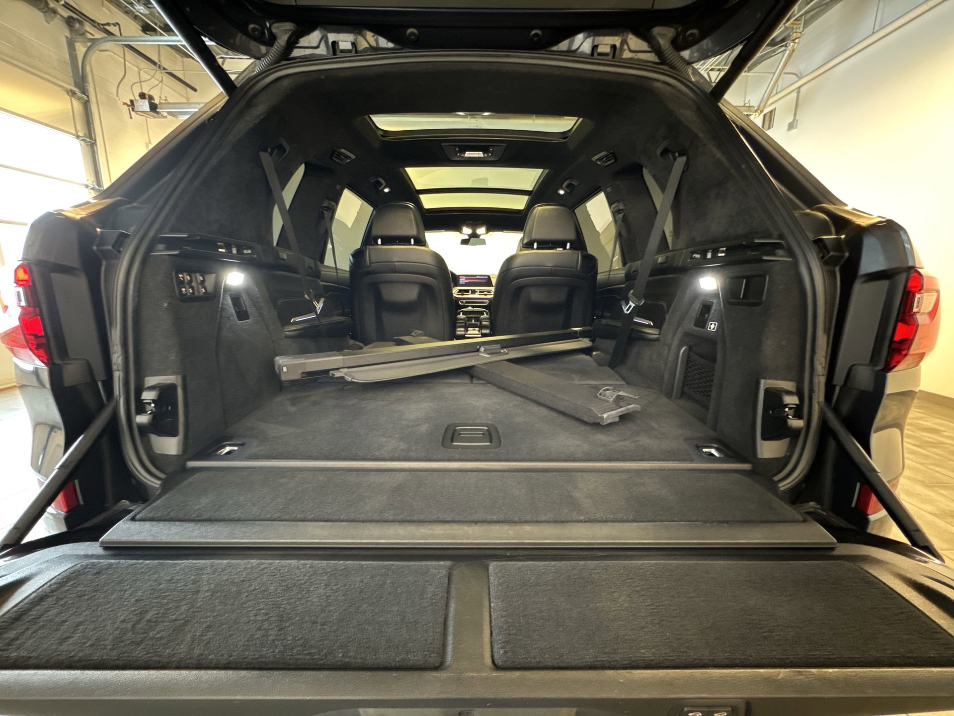 Used 2020 BMW X7 xDrive40i w/ M Sport Package image 24