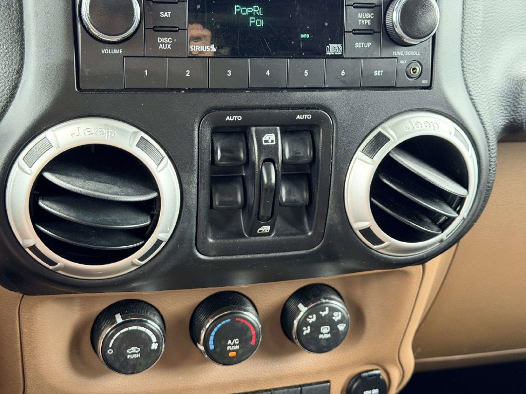 Used 2017 Jeep Wrangler Unlimited Sahara AWD/4WD image 18
