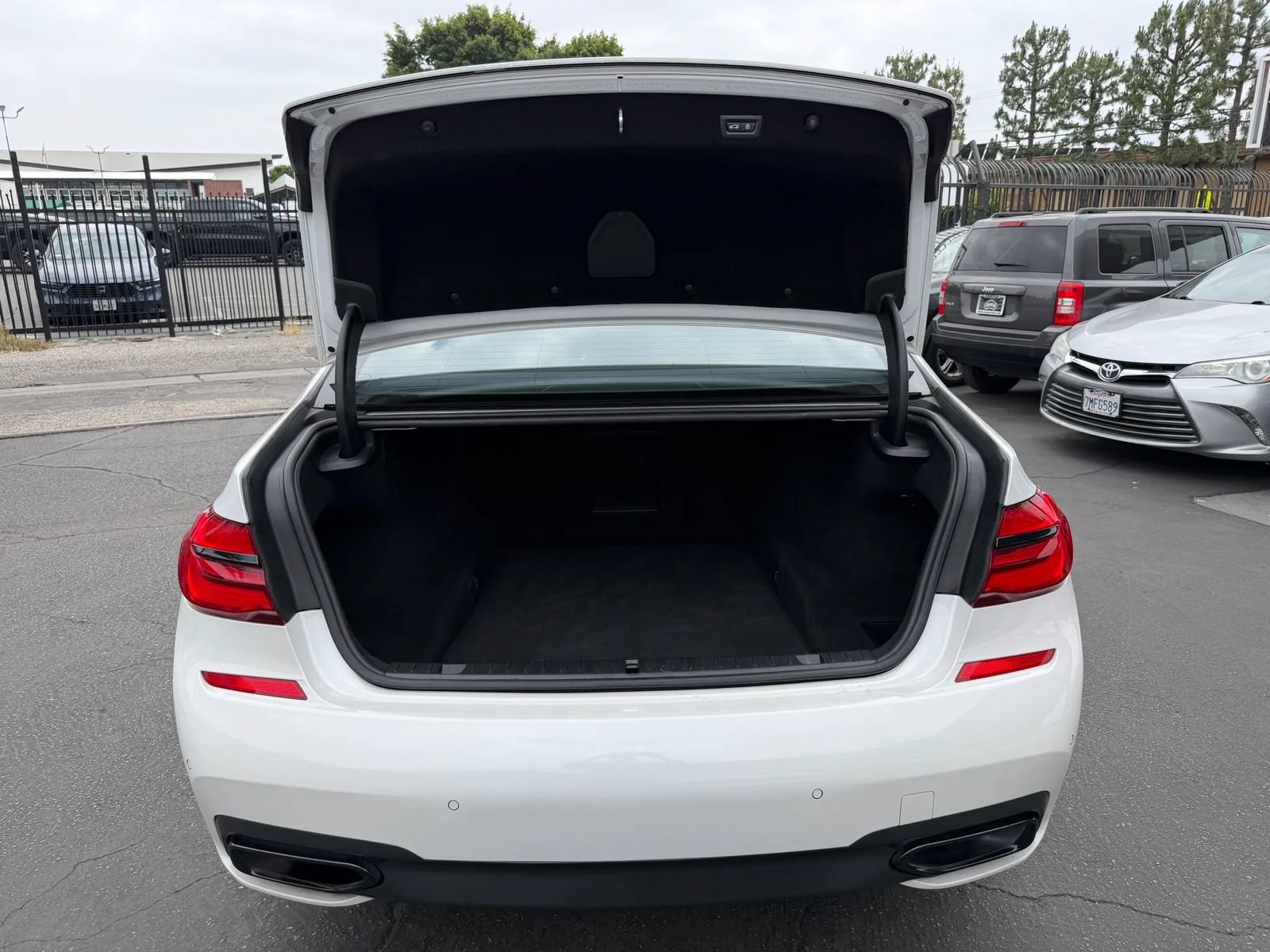 Used 2018 BMW 740i RWD image 18